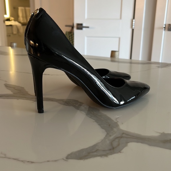 Michael Kors black patent leather pumps - Picture 4 of 6